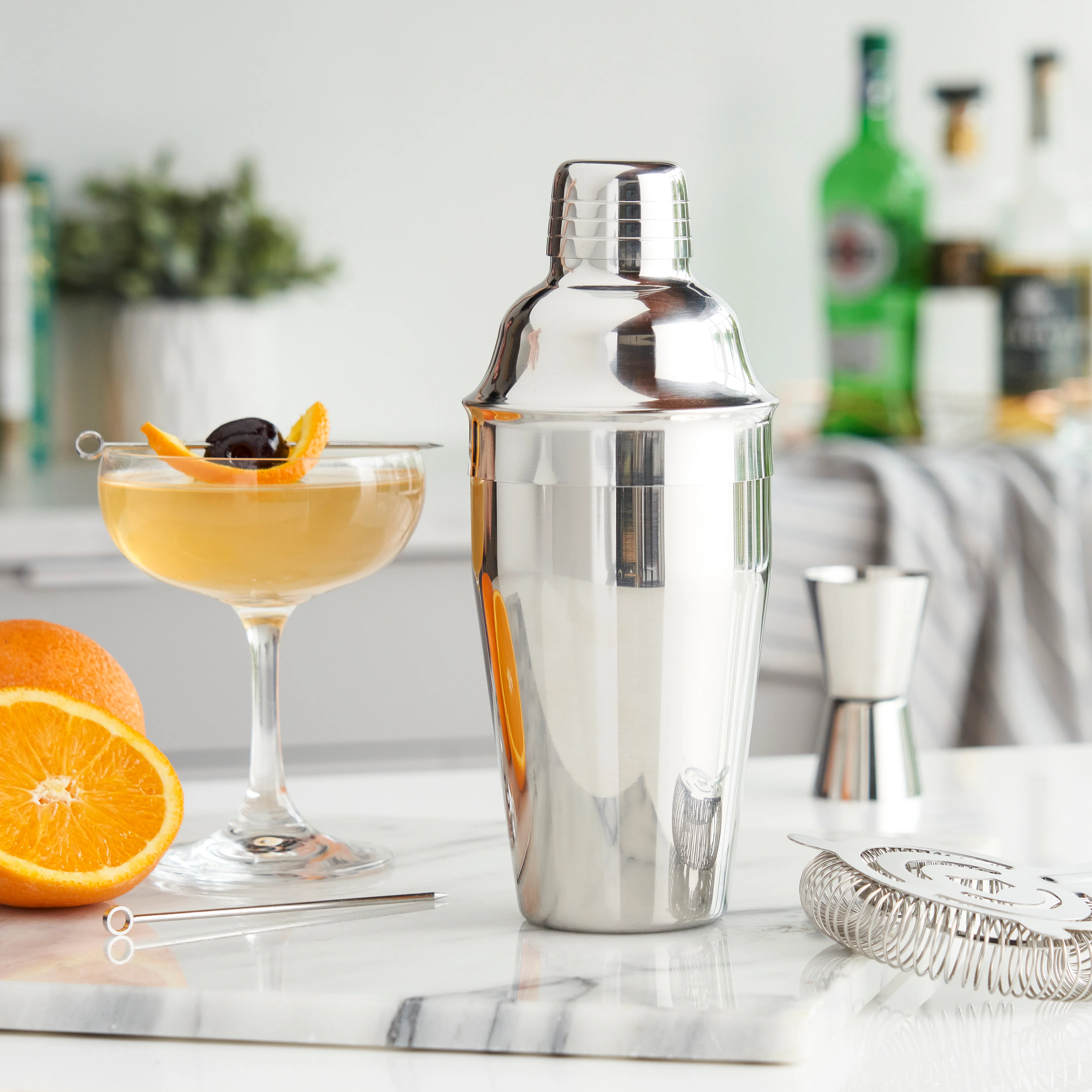 Contour 18 oz Cocktail Shaker in Stainless Steel - Image 6