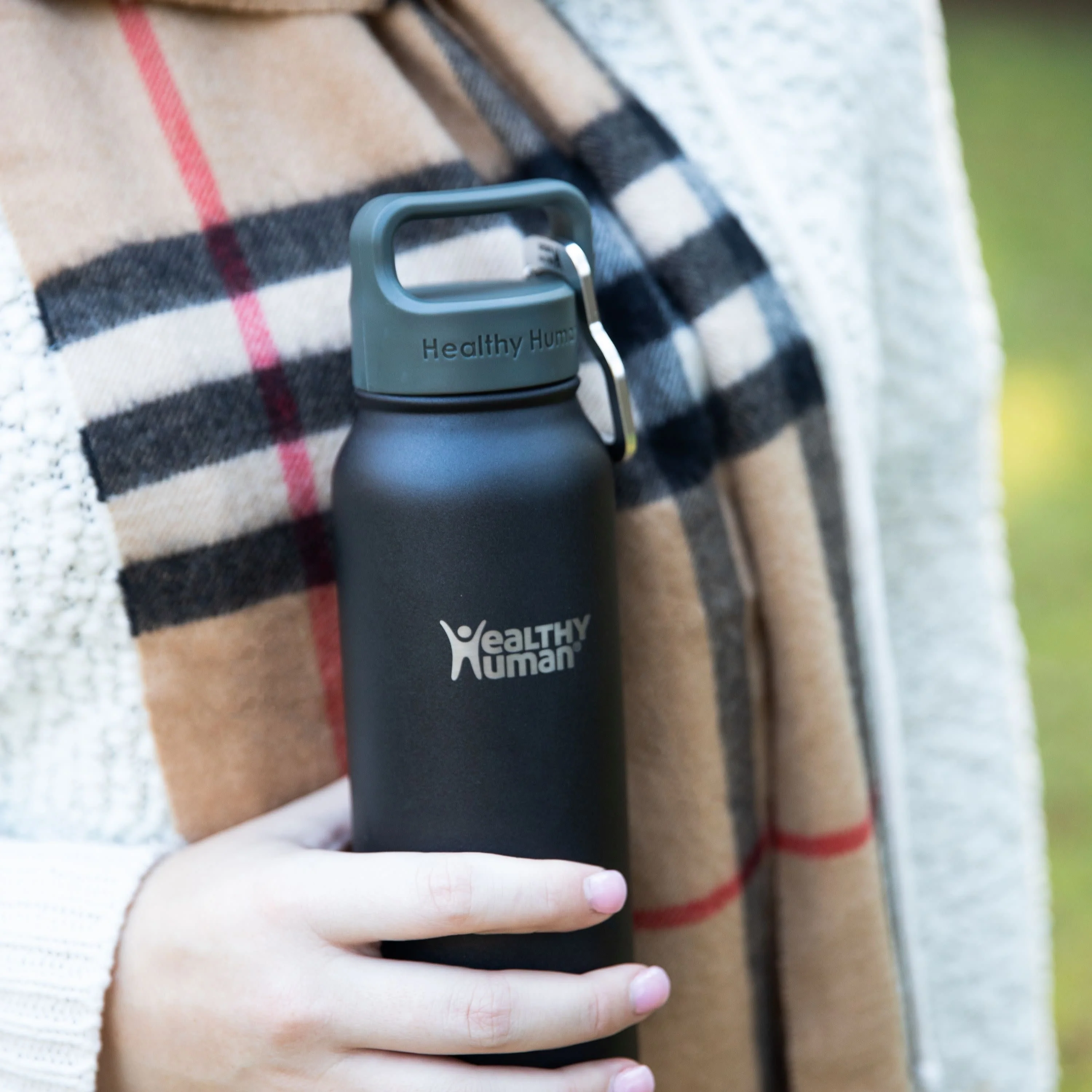 The Stein Water Bottle in Pure Black, 21 oz - Image 3