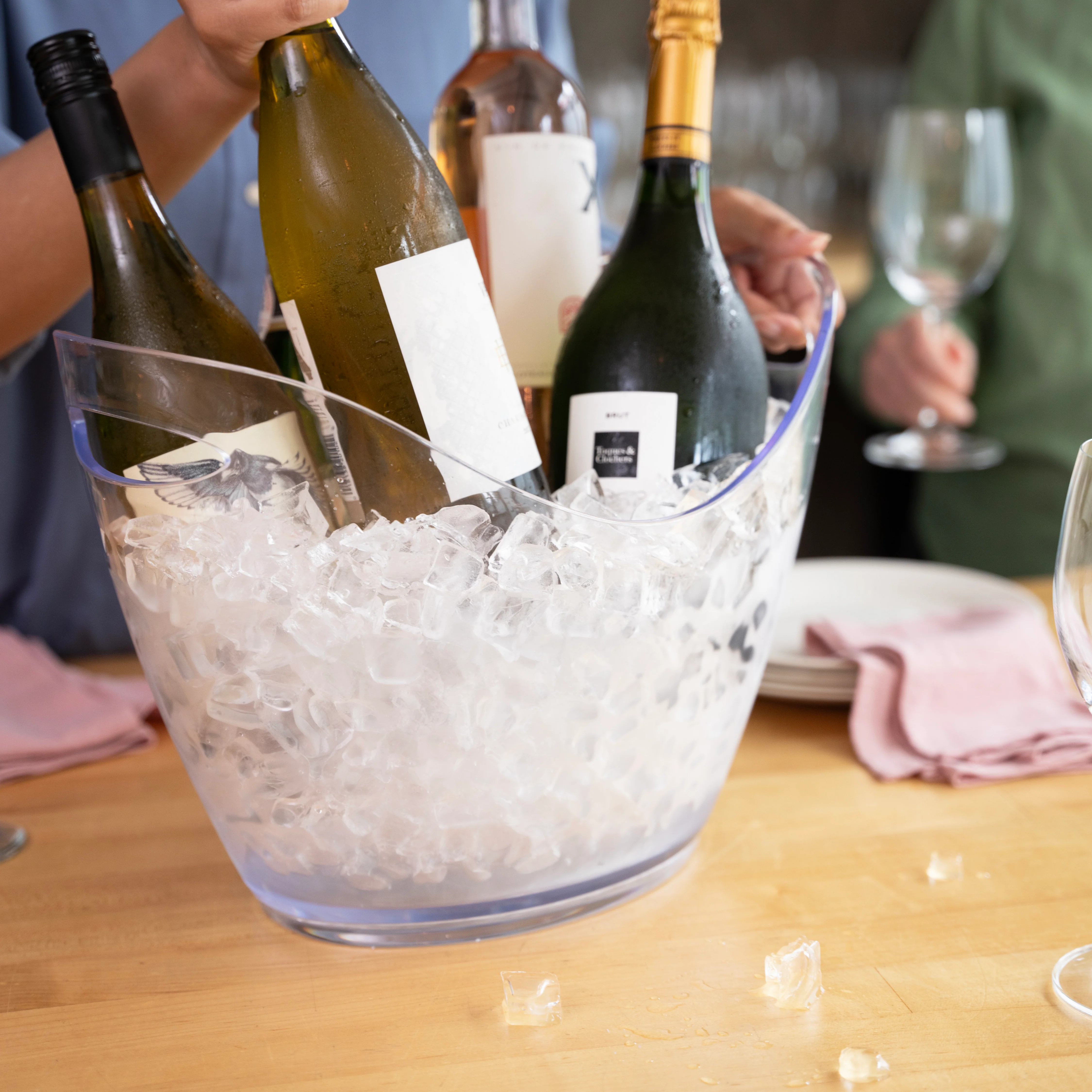Chill Large Acrylic Ice Bucket in Clear - Image 5