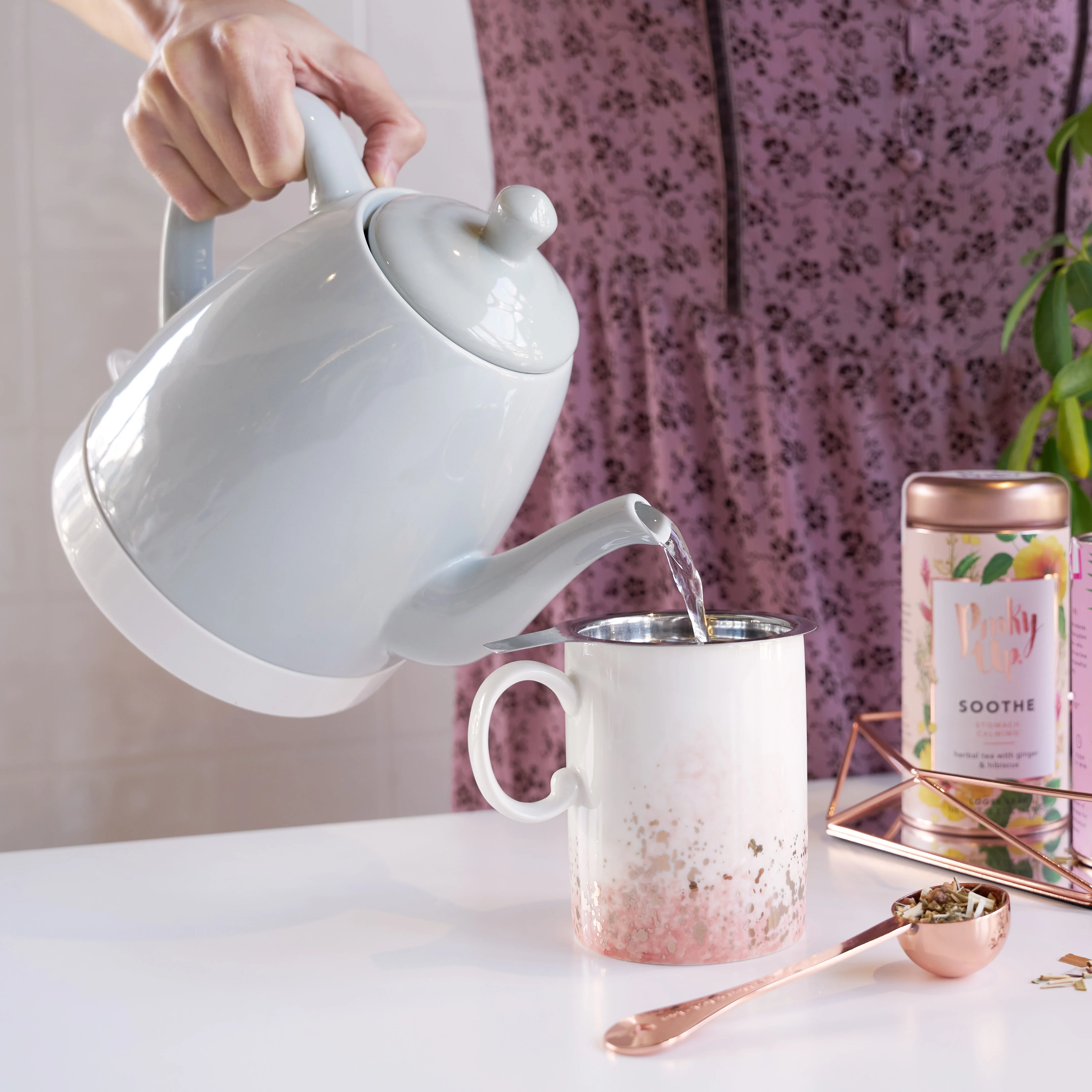 Noelle Ceramic Electric Tea Kettle in Gray - Image 4