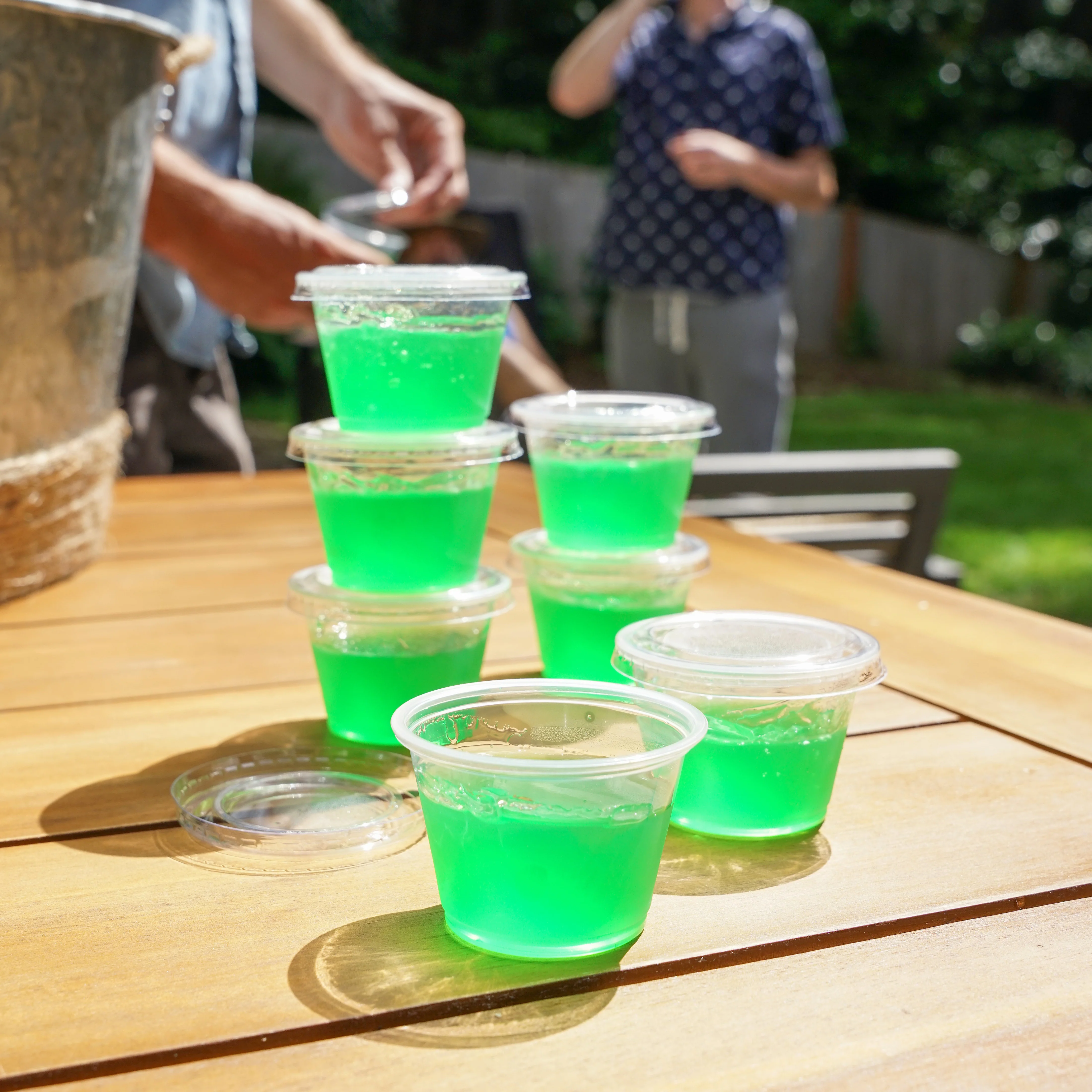 Party 2.5 oz Plastic Gelatin Shot Cups with Lids in Clear, Set of 25 - Image 4